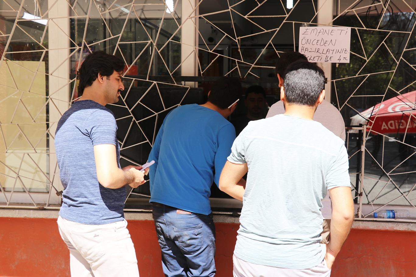 Türkiye genelinde bir milyon 234 bin 617 adayın katıldığı KPSS Lisans Genel Yetenek ve Genel Kültür oturumu Gaziantep’te heyecanla başladı.

